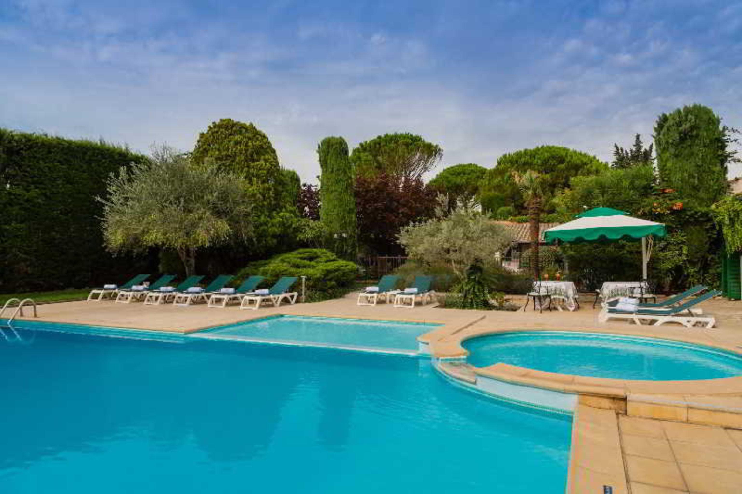 Auberge De Cassagne & Spa Le Pontet  Esterno foto