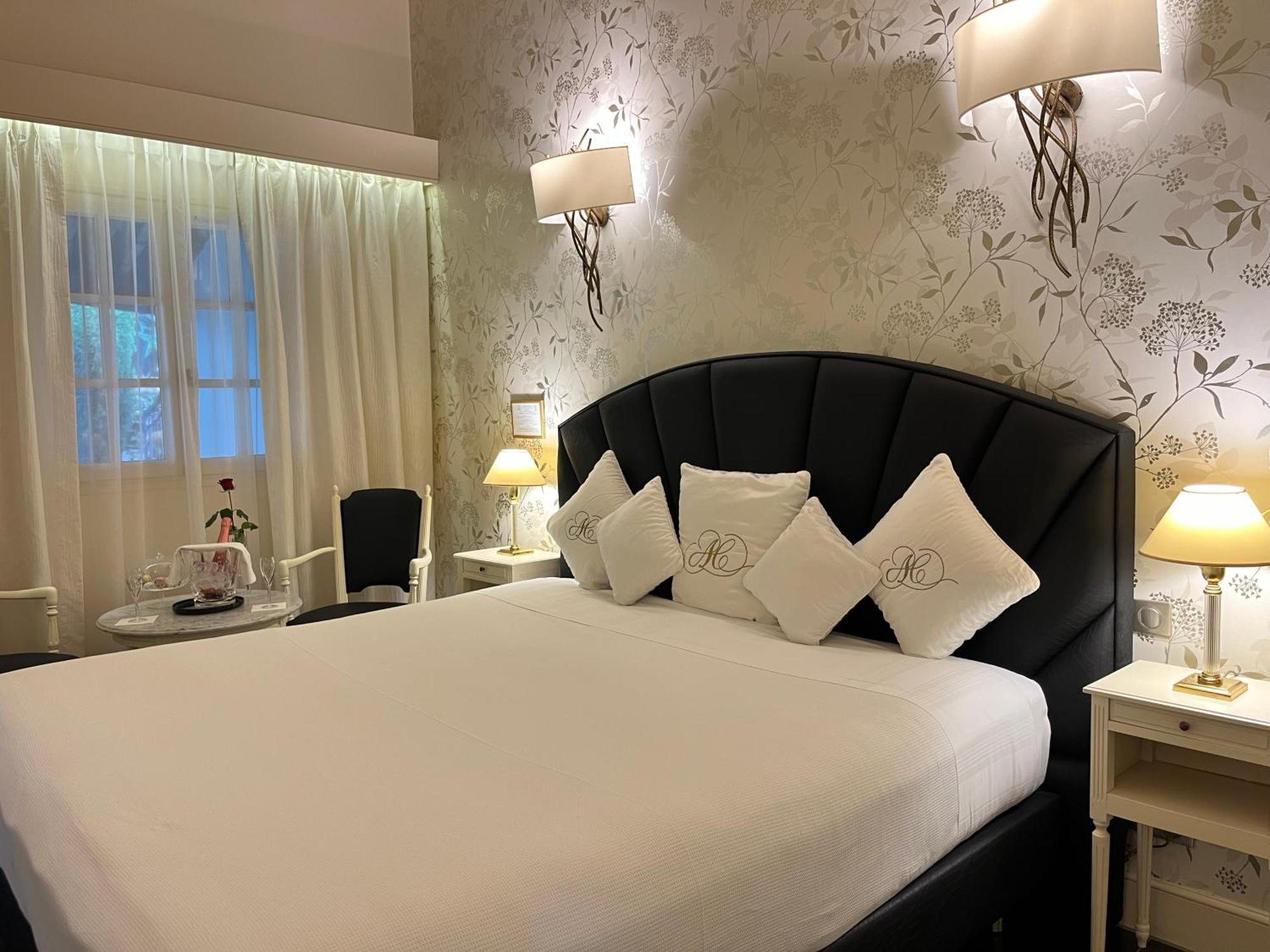 Auberge De Cassagne & Spa Le Pontet  Esterno foto